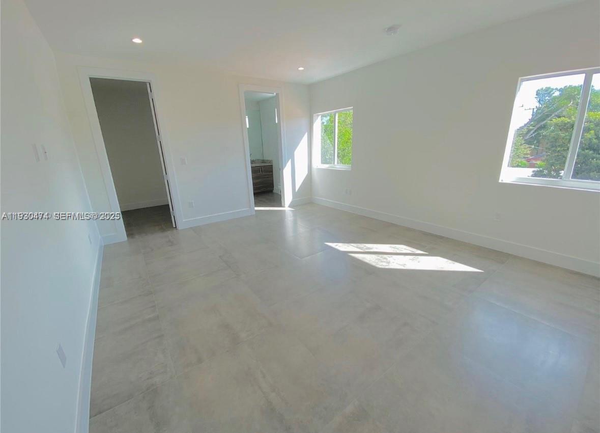 Building Photo - 3653 SW 25th St