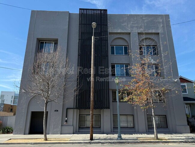 Building Photo - 715 Peralta St