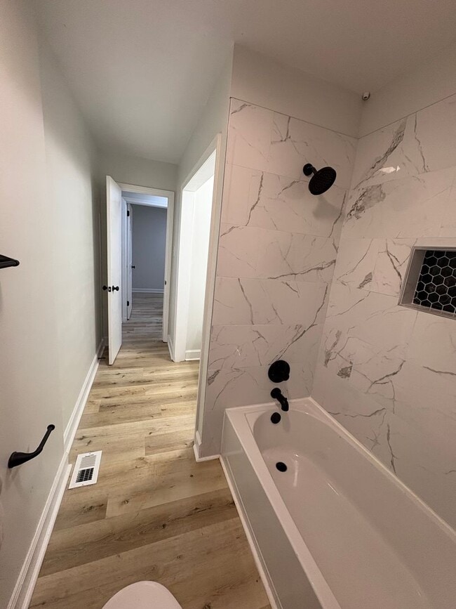 Building Photo - 3bed/1bath House $1295 GSO!