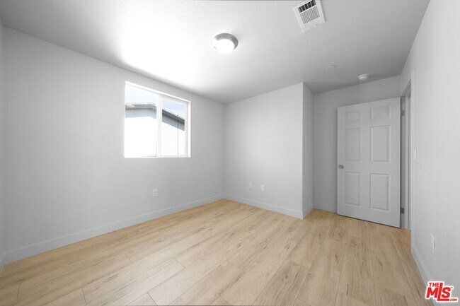 Building Photo - 236 W 84th Pl