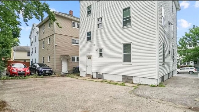 Building Photo - 89 Rochambeau Ave