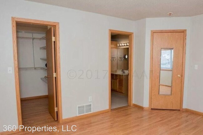 Building Photo - 3 br, 2 bath House - 2939 Wheatland Drive