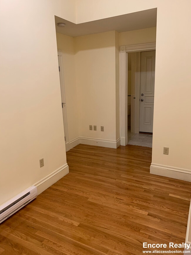 Building Photo - 195 Commonwealth Ave