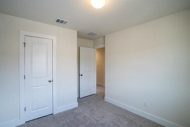 Building Photo - 113 Furlong Dr