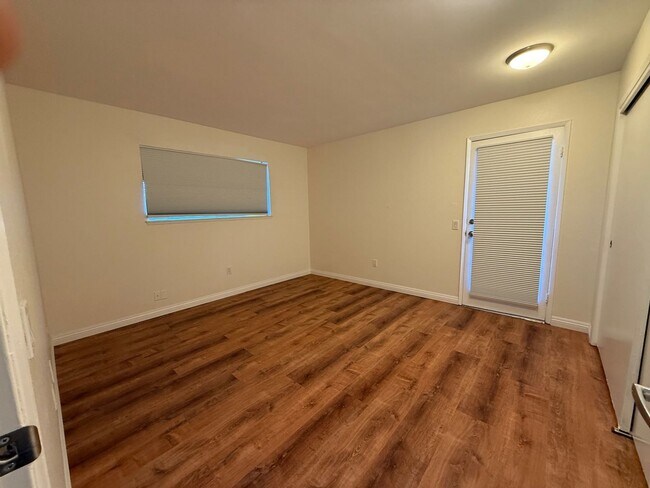 Building Photo - STU526