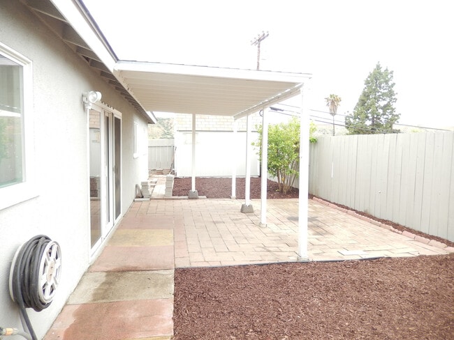 Building Photo - 3 Bedroom, 2 Bathroom Single Story House i...