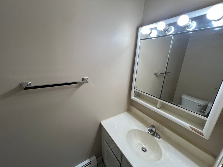 Building Photo - 2120 Valleyhigh Dr NW