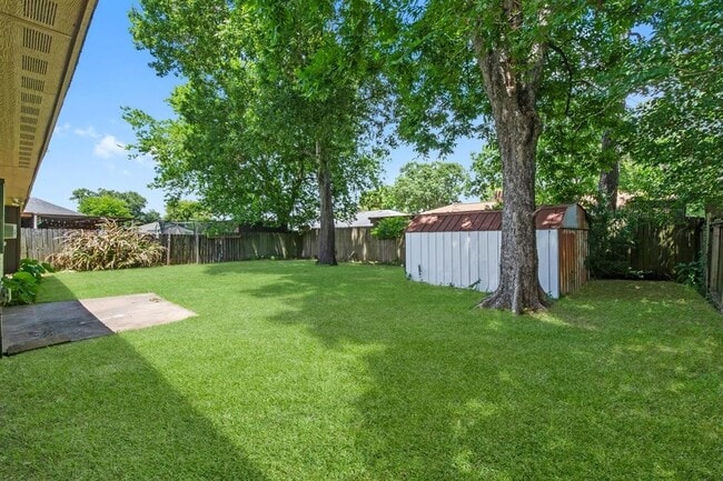 Building Photo - 9718 Shady Tree Ln