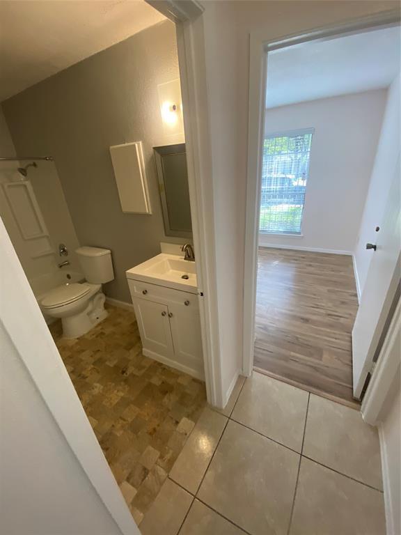 Building Photo - 2402 Dove Springs Dr