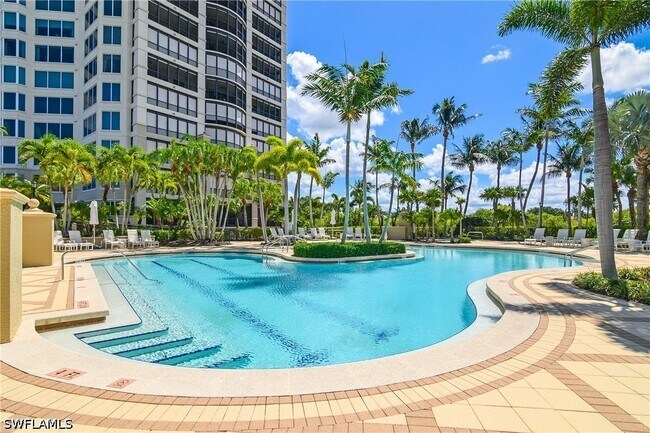 Building Photo - 8787 Bay Colony Dr