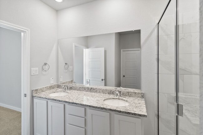 Building Photo - Luxury 4/2.5  Duplex in Buda TX!