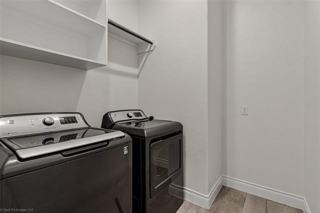 Building Photo - 1009 Queens Lk Trl