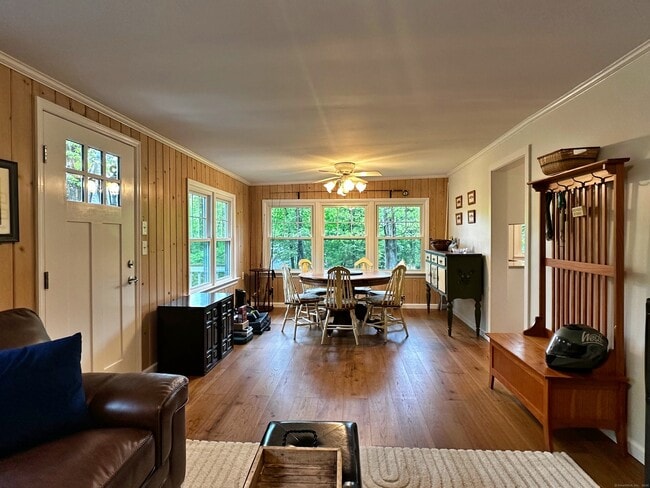Building Photo - 18 Inglenook Dr