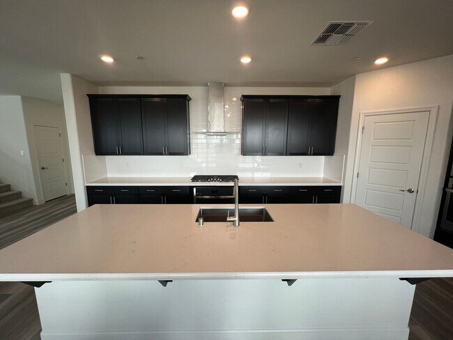 Building Photo - Beautiful Northlake Property Next to Park