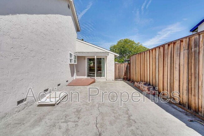 Building Photo - 3806 Century Dr