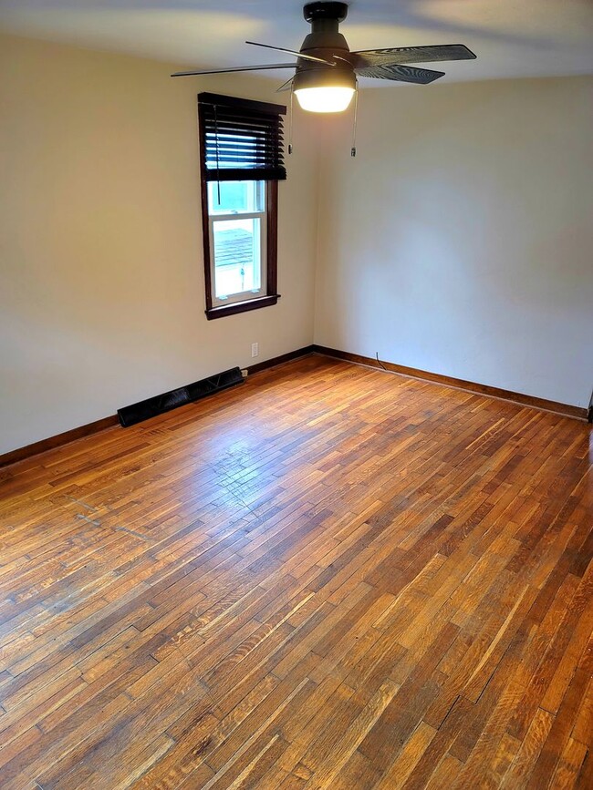 Building Photo - Charming 4 Bedroom on the North Side of Ma...