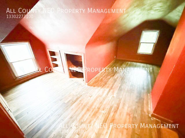 Building Photo - 955 Morse St