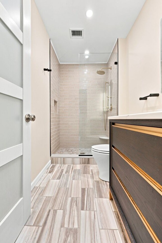Building Photo - Beautifully Renovated 2-Bedroom, 2-Bath at West Terrace