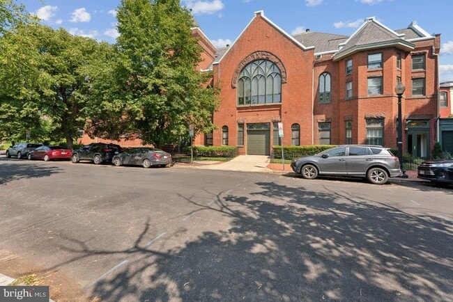 Building Photo - 902 D St SE