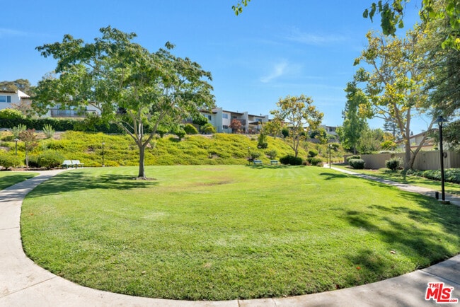 Building Photo - 603 Racquet Club Ln