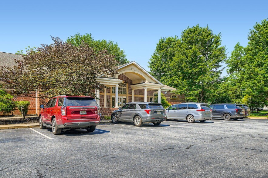 Building Photo - 160 PYRUS Ln