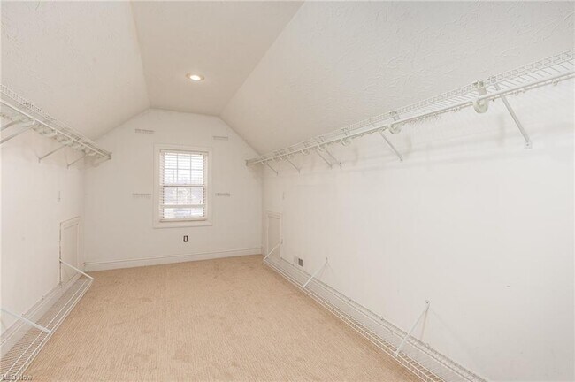 Building Photo - 298 Knollwood Trail