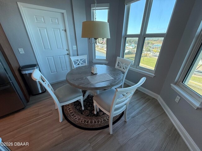 Building Photo - 2801 S Ridgewood Ave