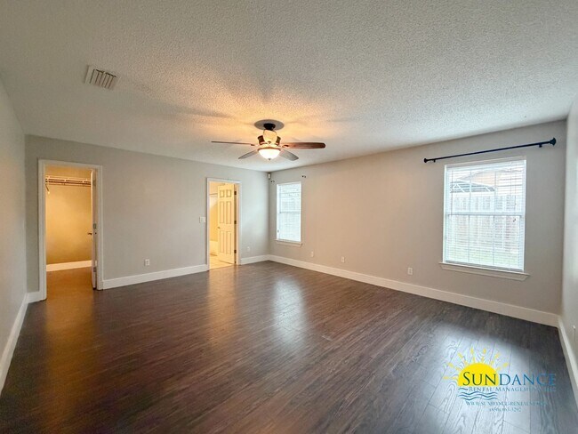 Building Photo - Charming 3 Bedroom Home in Mary Esther near Hurlburt Field!