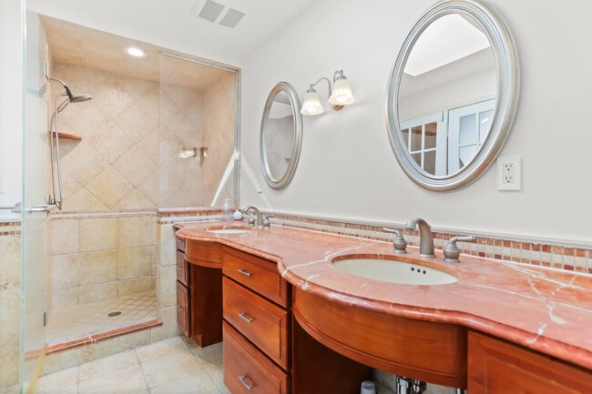 Building Photo - 11 Partrick Ln