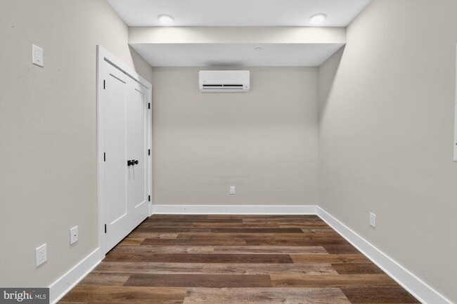 Building Photo - 1924 N Front St