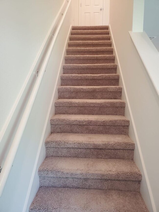 Building Photo - 3BR/2.5BA Townhome in Cul-de-Sac. Garage. Small Pets Welcome! Minutes from Treaty Park!