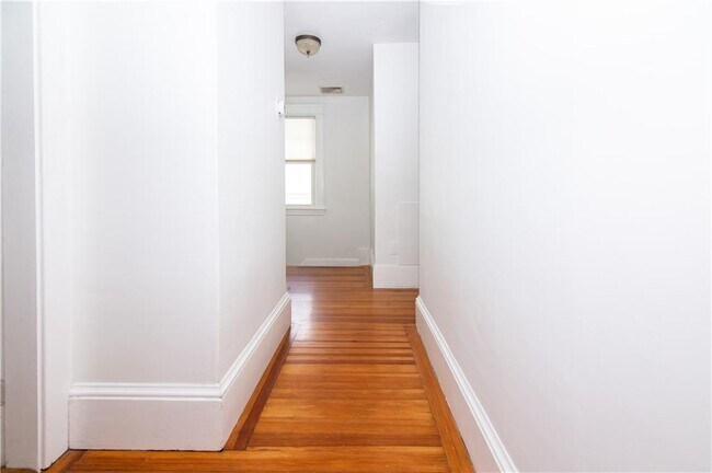 Building Photo - 145 9th St
