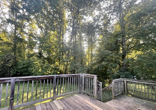 Building Photo - 1427 Oak Hill Dr