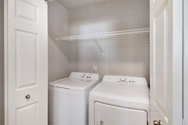Building Photo - 2212 Macatawa Ln