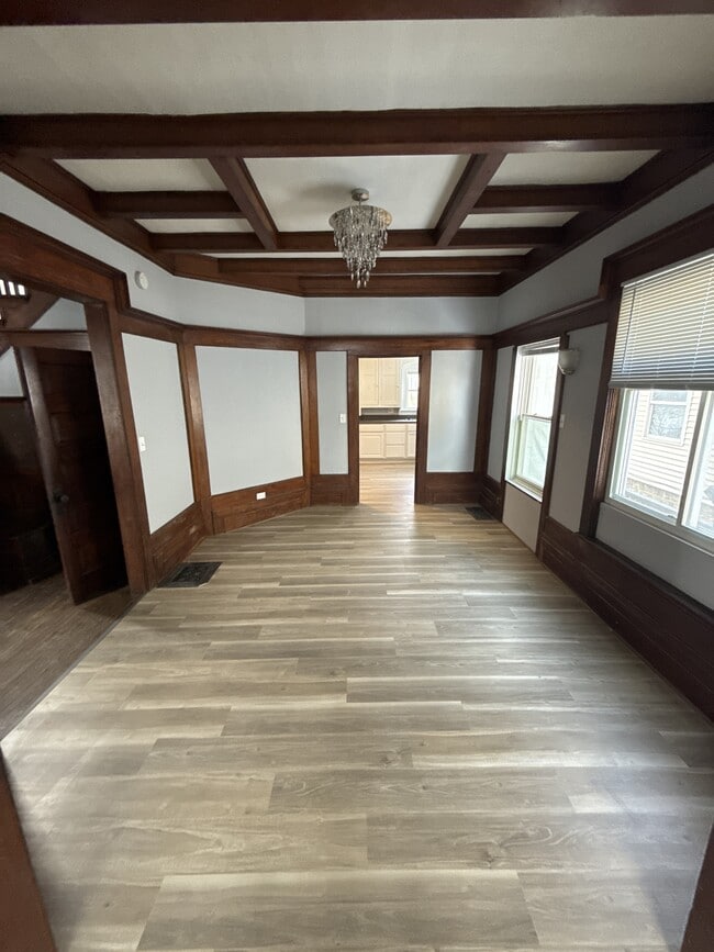 Building Photo - 913 10th St