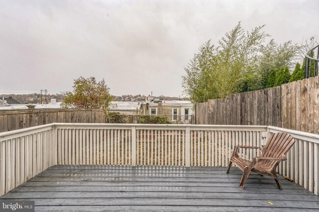 Building Photo - 4658 Mansion St