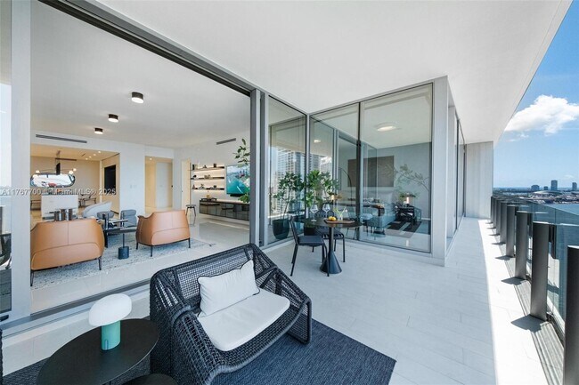 Building Photo - 300 Biscayne Blvd Way