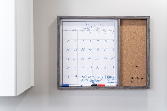 Building Photo - 3 Bedroom Flat, End unit Apartment - Available at Woodlands with $500 deposit. Ask your leasing a...