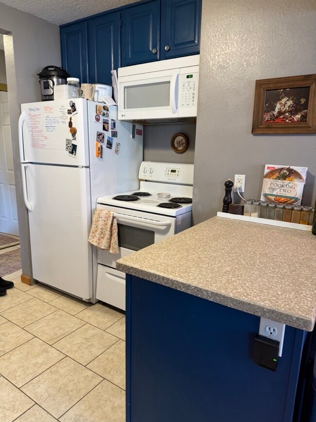 Building Photo - 391 Grand Ave