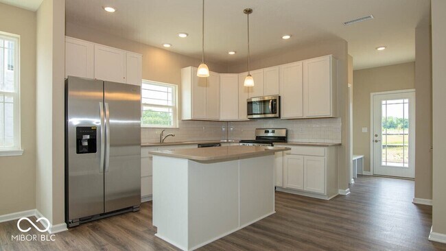 Building Photo - 2840 Maricopa Blvd