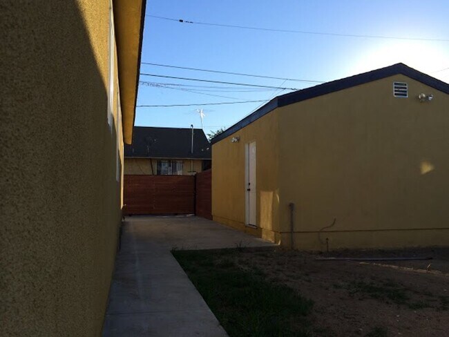 Building Photo - 3778-3780 S La Salle Ave