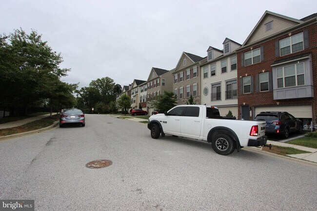 Building Photo - 325 Hersden Ln