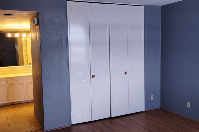 Building Photo - 7520 Hornwood Dr