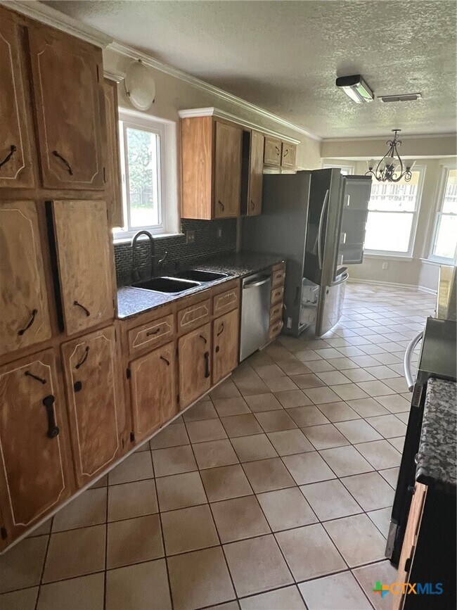 Building Photo - 1600 Halbert St