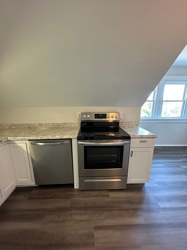 Building Photo - NORWOOD - Immaculate 1 bed efficiency unit on top floor of 4 family