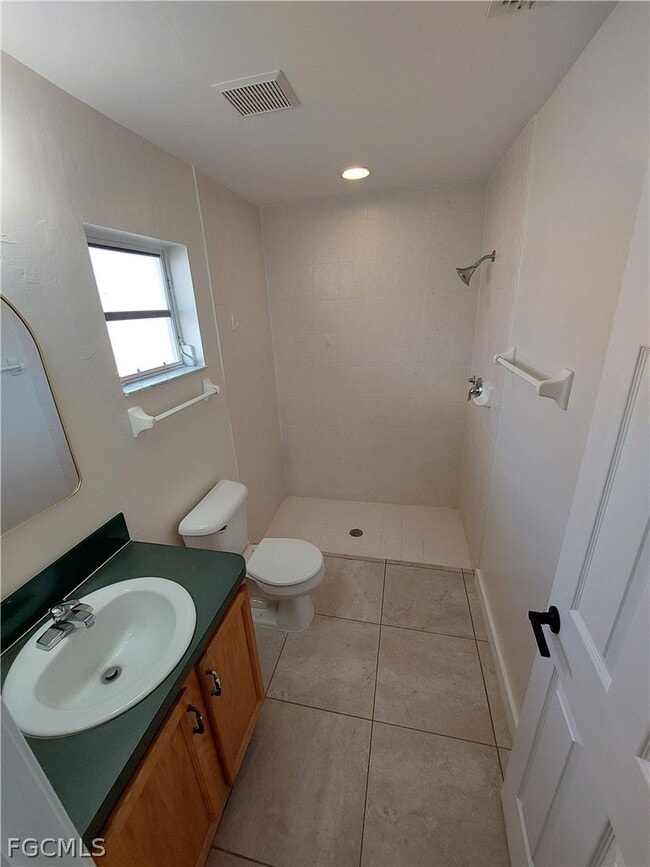 Building Photo - 611 SE 5th St