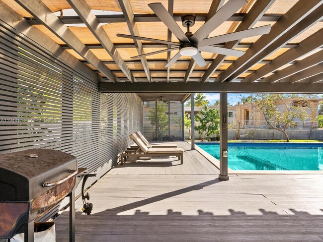 Building Photo - 201 Golden Beach Dr