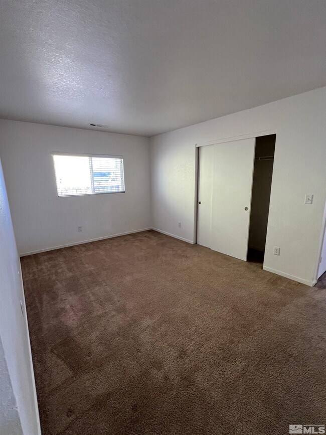 Building Photo - 9648 Autumn Leaf Way