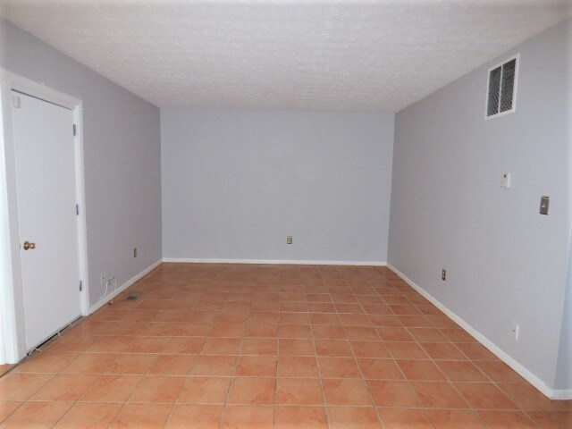 Building Photo - WOODBROOK 1 BR CONDO
