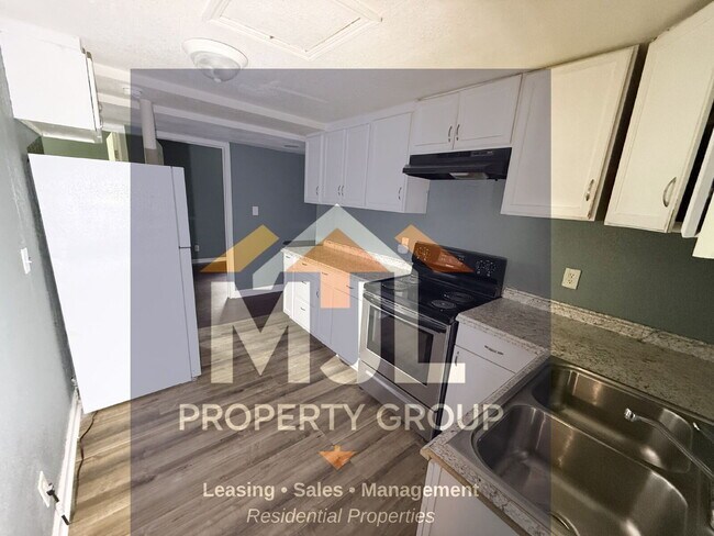 Building Photo - Spacious 3 Bedroom / 1 Bath Apartment in Sugar Creek *Ready Now*